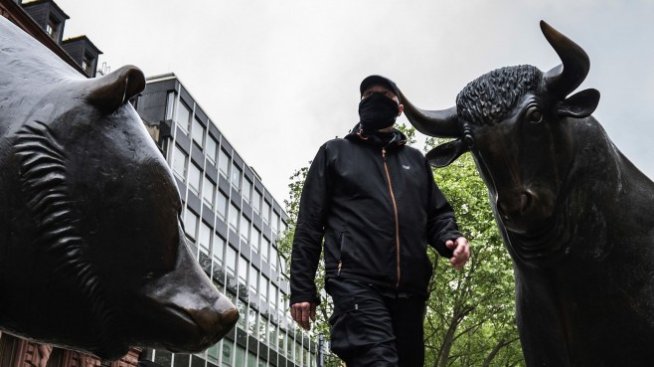 Трейдърите отменят залозите за повишаване на лихвите с появата на новия COVID щам