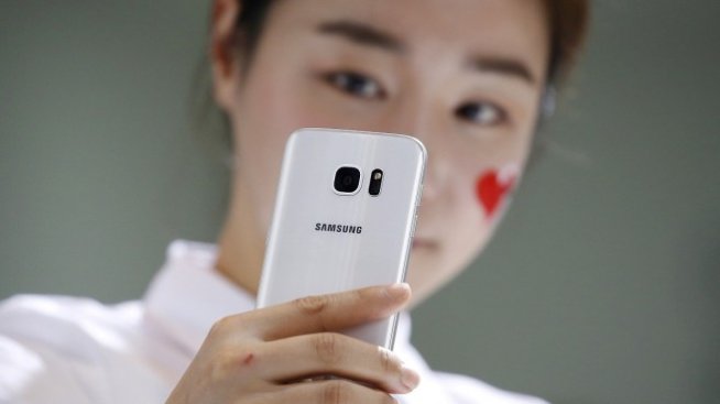 Графика на деня: Мобилният бизнес на Samsung изостава зад Apple