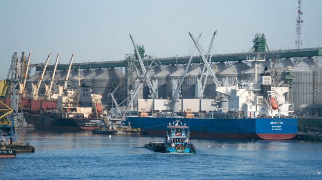 Европейските купувачи се сдобиват с най-много руски петрол от април насам