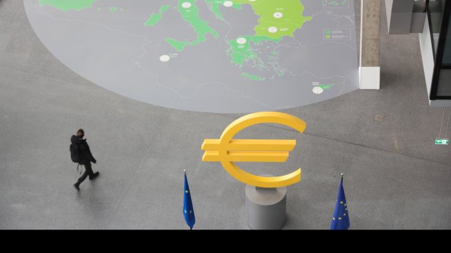 Очакванията на потребителите за инфлацията в еврозоната леко са намалели