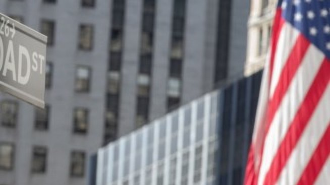 След вяла сесия в петък S&P 500 пак остана в подножието на върха си от февруари