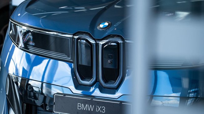 Първа среща с бъдещето: BMW iX3 вече в дилърствата на &ldquo;М Кар Груп&rdquo; в страната