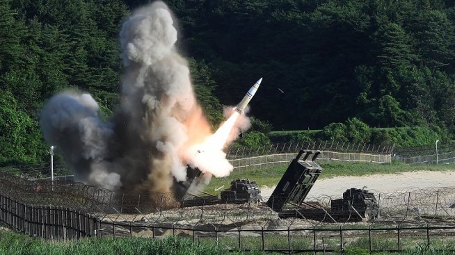 САЩ спират доставките на някои боеприпаси и ракети за ПВО за Украйна