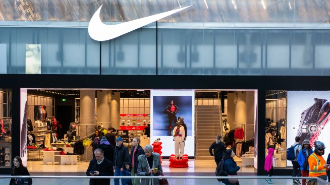 Акциите на Nike се сринаха след мрачна прогноза за годината