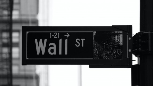Dow се понижи с 1,5%, но Netflix поведе Nasdaq в зелената зона 