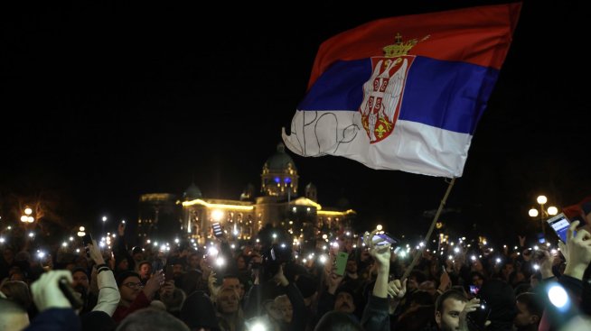 Има ли бъдеще новото демократично общество, което протестиращите в Сърбия искат да изградят?