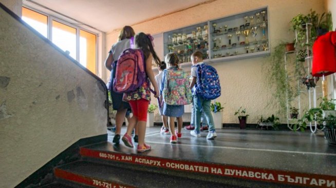Обсъжда се разредено присъствие на учениците от 8 до 12 клас