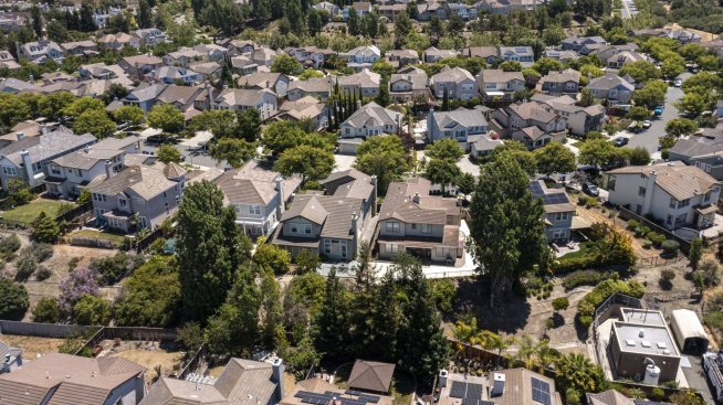 На забавящия се жилищен пазар в САЩ продавачи стават наемодатели