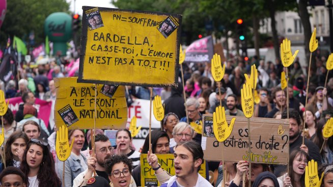 Хиляди излизат на протест във Франция срещу крайнодясната партия на Марин льо Пен