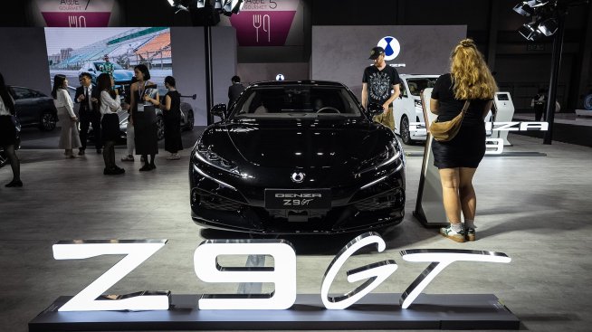 BYD планира да привлече кадри на Porsche с фокус върху луксозния сегмент в Европа