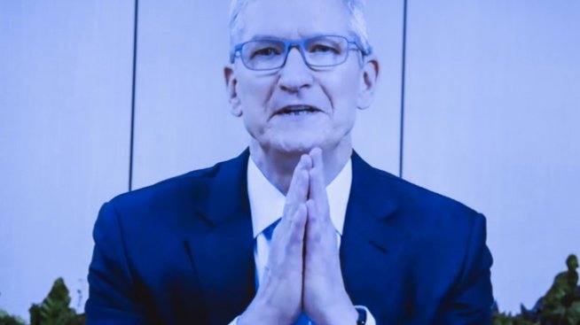 Конфронтацията между Apple и Facebook се задълбочава