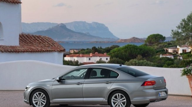 Volkswagen подготвя конкурент на BMW 5-Series