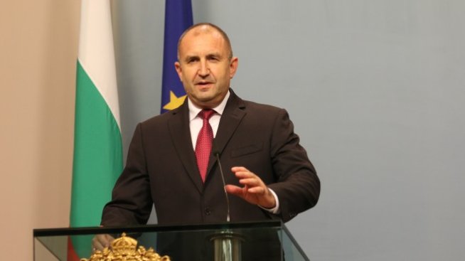 Румен Радев поиска оставката на правителството и главния прокурор