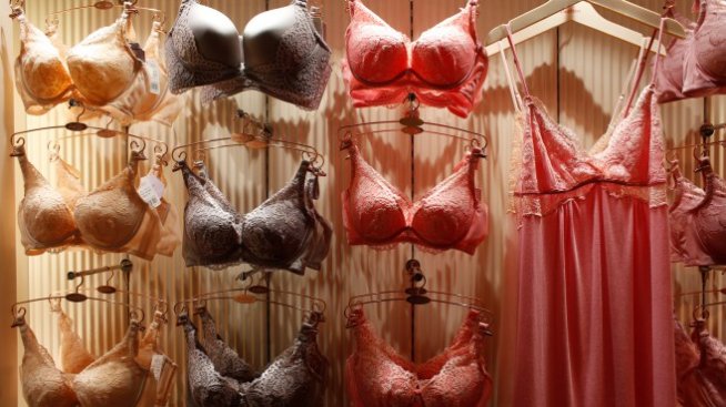 Хонконгският производител на бельо за Victoria's Secret продава акции 