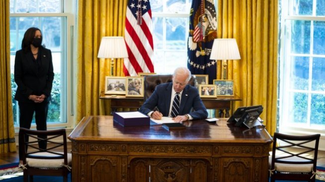 Джо Байдън подписа новия пакет стимули за 1,9 трлн. долара