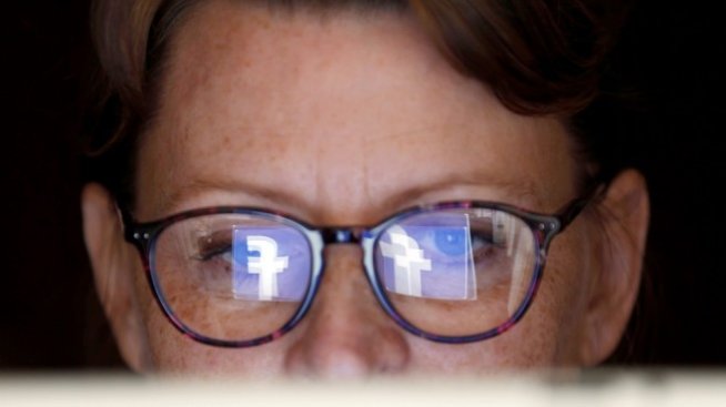 Великобритания иска Facebook да започне да отговаря на определени етични правила