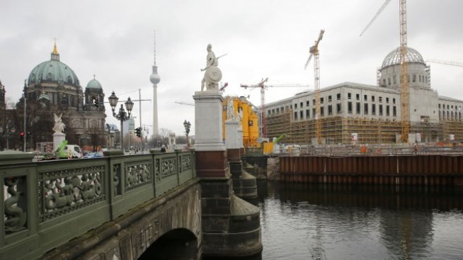 Лек спад на германските промишлени поръчки през януари