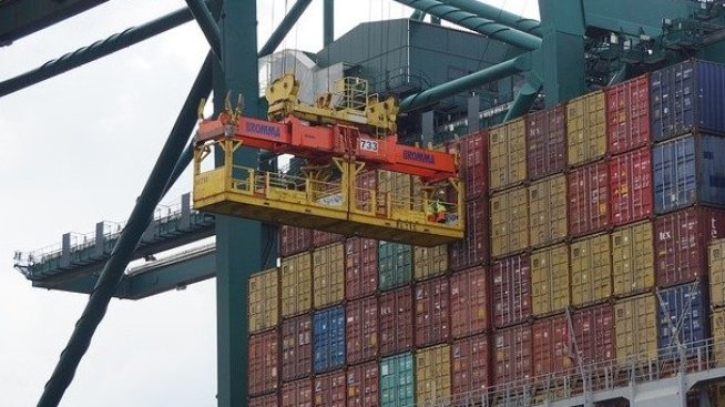 Търговският дефицит на България се свива с 21% към октомври