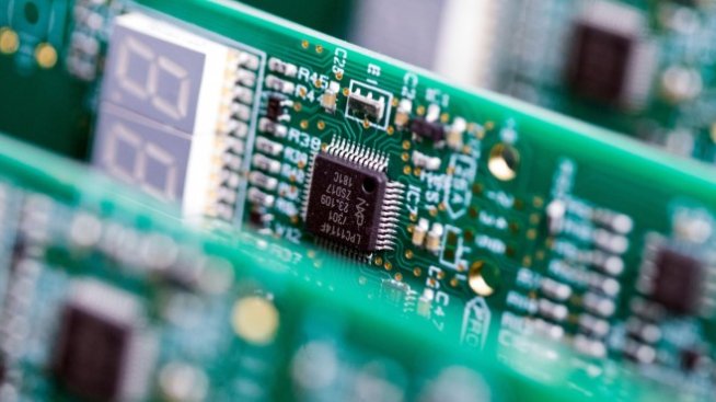 Китай изостава с „три или четири поколения“ от най-новите технологии за чипове