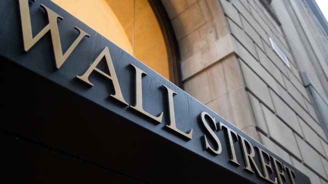 Индексите на Wall Street са без единна посока след лихвените повишения на централните банки*