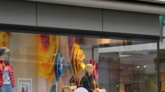 Германски вериги универсални магазини се сливат, за да оцелеят