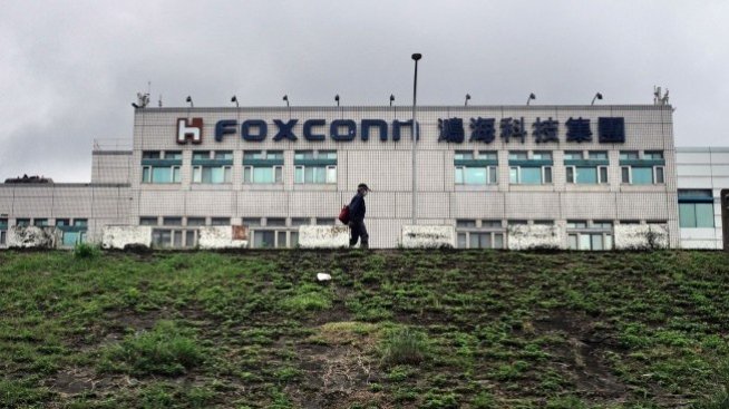 Тайван обмисля дали да глоби Foxconn за инвестиции в китайска компания