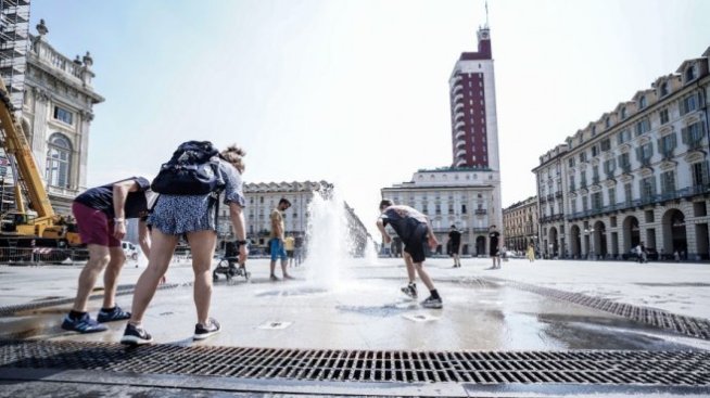 Европа се бори с гореща вълна