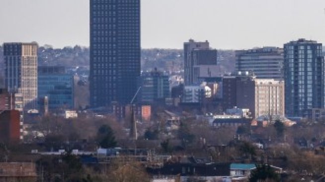 Инвеститори в Лондон превръщат призрачни молове в жилищни кули