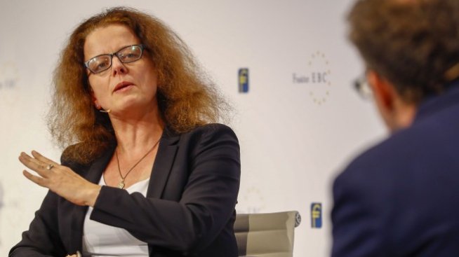 Изабел Шнабел: Увеличението на реалните лихви може да спъне растежа