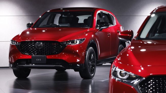 Mazda се радва на силна 2022 г., но бъдещето ѝ в електромобилната ера остава неясно