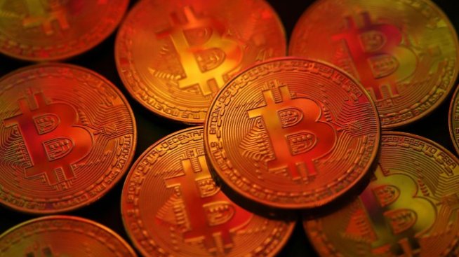 Биткойнът премина прага от 10 000 долара за първи път от февруари