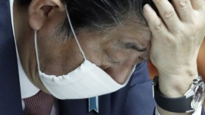 Борбата на Япония с пандемията може да сложи край на &bdquo;абеномиката&ldquo;