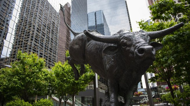 Възстановяването на технологичния сектор изстреля Dow Jones над 50 000 пункта за първи път