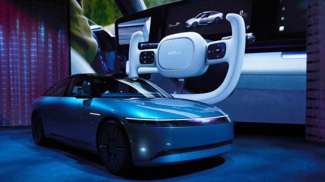 Sony, Samsung, BMW: технологичните компании и автоконцерните в битка  за автомобила на бъдещето