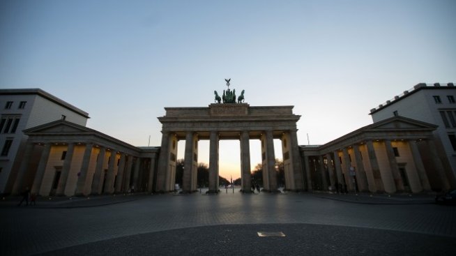 Германците все още са разделени по оста изток-запад