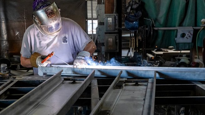 Броят на новооткритите работни места в САЩ неочаквано се е увеличил