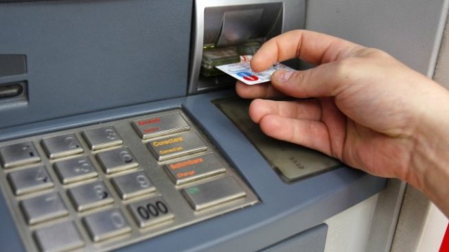 Каква ще е таксата при теглене на заплата от платежна сметка ще е ясно наесен