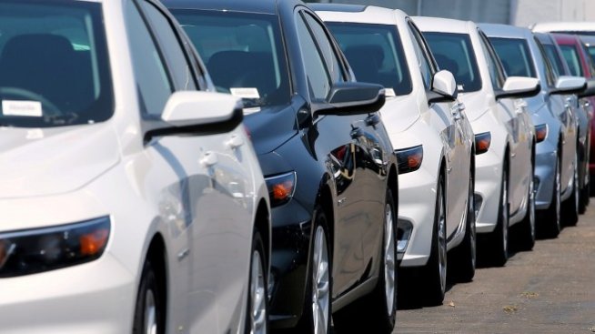 Продажбите на нови коли в България с рекорден ръст от над 40% през октомври