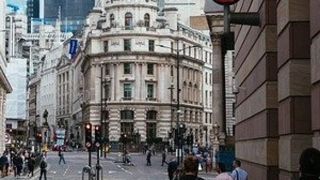 Офертните цени за жилища във Великобритания достигат почти рекордни нива