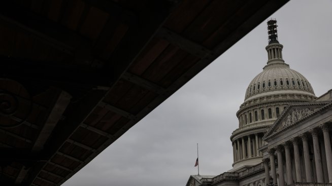 Не рейтингът, а икономиката на САЩ ще пострада от спирането на работата на правителството