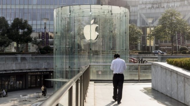 Сплитът на акциите в Apple преобръща Dow Jones с главата надолу
