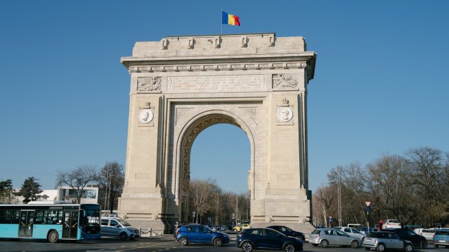 Социалдемократите в Румъния се съюзяват с крайнодесните, за да свалят премиера