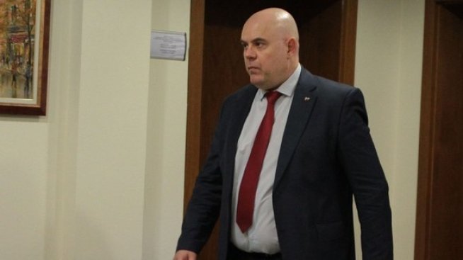 Правосъдният министър поиска предсрочно прекратяване на мандата на Гешев