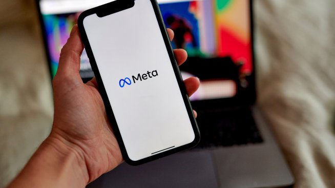 Meta подготвя специални чатботове, с които да ангажира потребителите