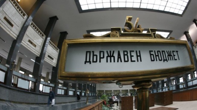 МФ прогнозира бюджетен излишък от 3,7% от БВП в края на юли