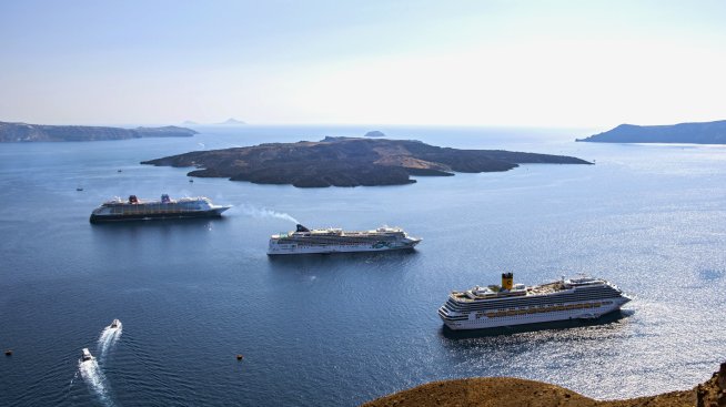 Гърция ще изгради пристанище за бягство от Санторини, трусовете продължават
