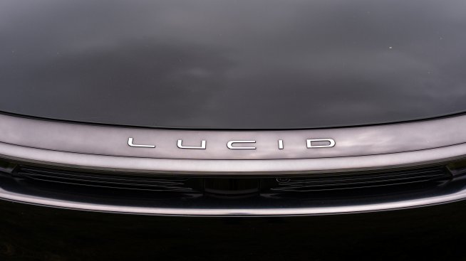 Електромобил на американски стартъп отчете рекордно голям пробег