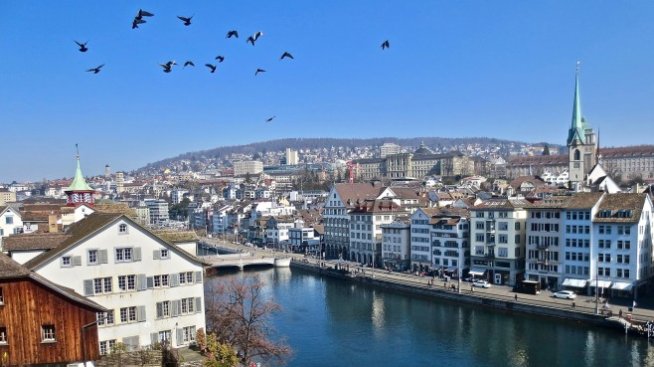 Швейцария - самотен остров в море от инфлация