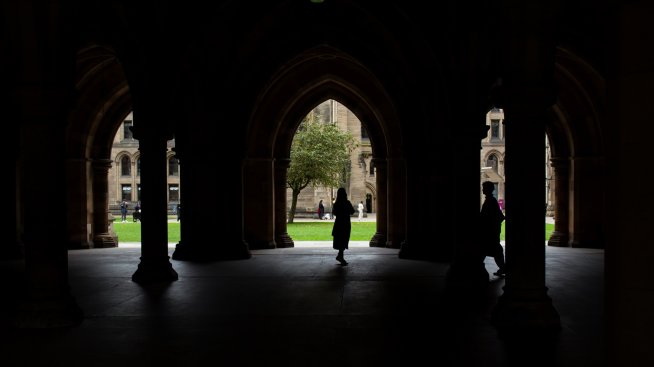 Защо британските висшисти печелят много по-малко от американските?