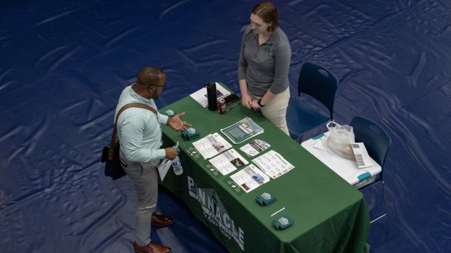 Молбите за помощи при безработица в САЩ стигнаха 20-месечен връх